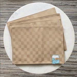 ✨HP✨🎉 Spill-Proof Placemats, Set of 4, NWT